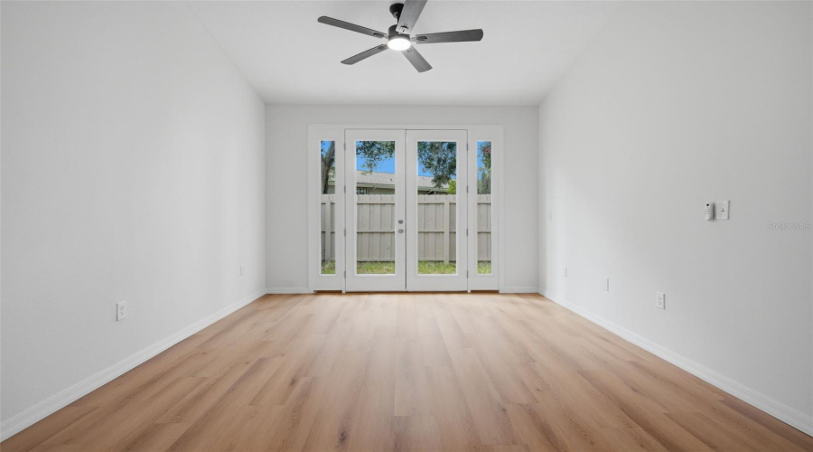 Apopka, Florida 32712, 3 Bedroom Bedrooms, ,2 Bathroombathrooms,Residential,For Sale,Oak Pl,0,Mfro6389632