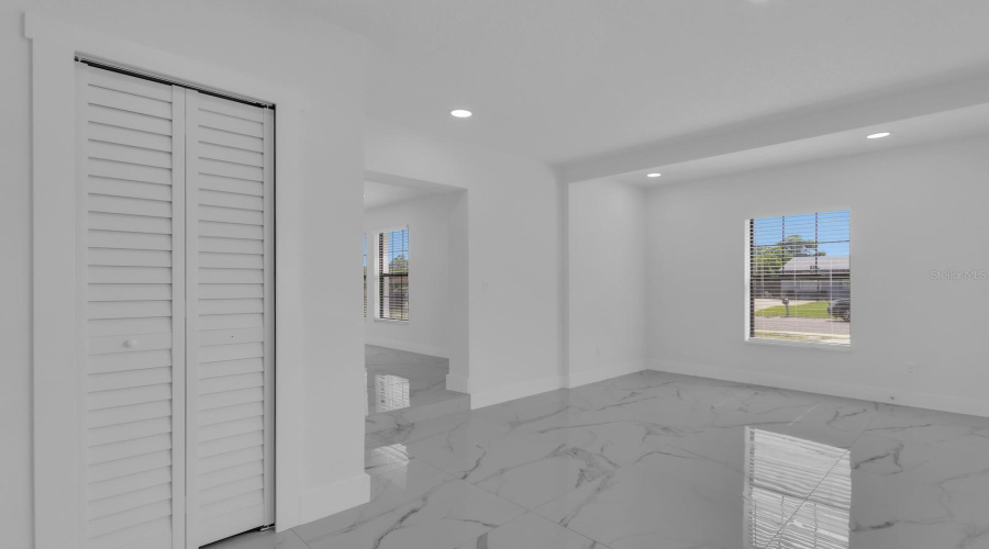 Orlando, Florida 32817, 2 Bedroom Bedrooms, ,2 Bathroombathrooms,Residential,For Sale,Vincent,0,Mfro6425543