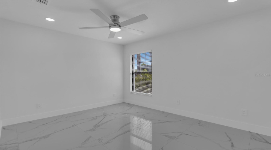 Orlando, Florida 32817, 2 Bedroom Bedrooms, ,2 Bathroombathrooms,Residential,For Sale,Vincent,0,Mfro6425543