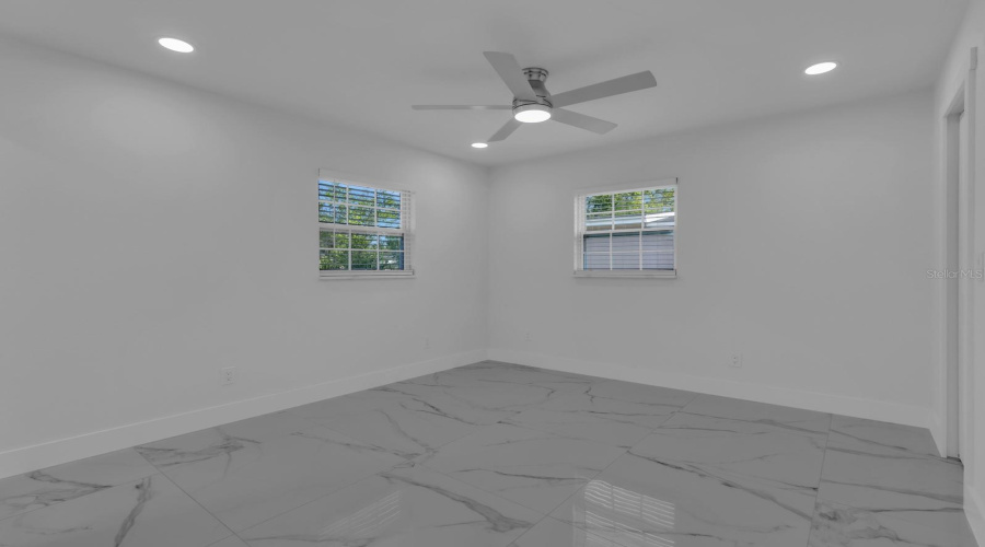 Orlando, Florida 32817, 2 Bedroom Bedrooms, ,2 Bathroombathrooms,Residential,For Sale,Vincent,0,Mfro6425543