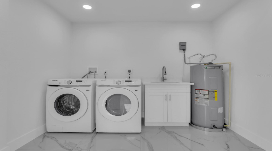 Orlando, Florida 32817, 2 Bedroom Bedrooms, ,2 Bathroombathrooms,Residential,For Sale,Vincent,0,Mfro6425543