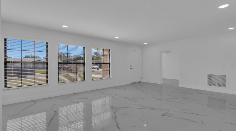 Orlando, Florida 32817, 2 Bedroom Bedrooms, ,2 Bathroombathrooms,Residential,For Sale,Vincent,0,Mfro6425543