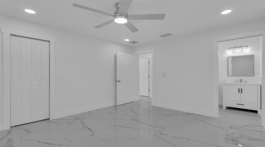Orlando, Florida 32817, 2 Bedroom Bedrooms, ,2 Bathroombathrooms,Residential,For Sale,Vincent,0,Mfro6425543