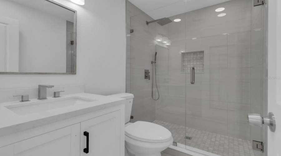 Orlando, Florida 32817, 2 Bedroom Bedrooms, ,2 Bathroombathrooms,Residential,For Sale,Vincent,0,Mfro6425543