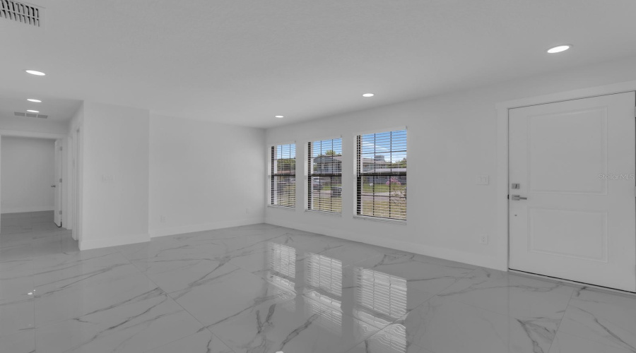 Orlando, Florida 32817, 2 Bedroom Bedrooms, ,2 Bathroombathrooms,Residential,For Sale,Vincent,0,Mfro6425543