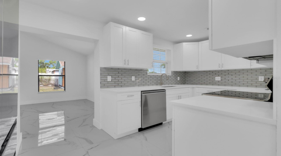 Orlando, Florida 32817, 2 Bedroom Bedrooms, ,2 Bathroombathrooms,Residential,For Sale,Vincent,0,Mfro6425543