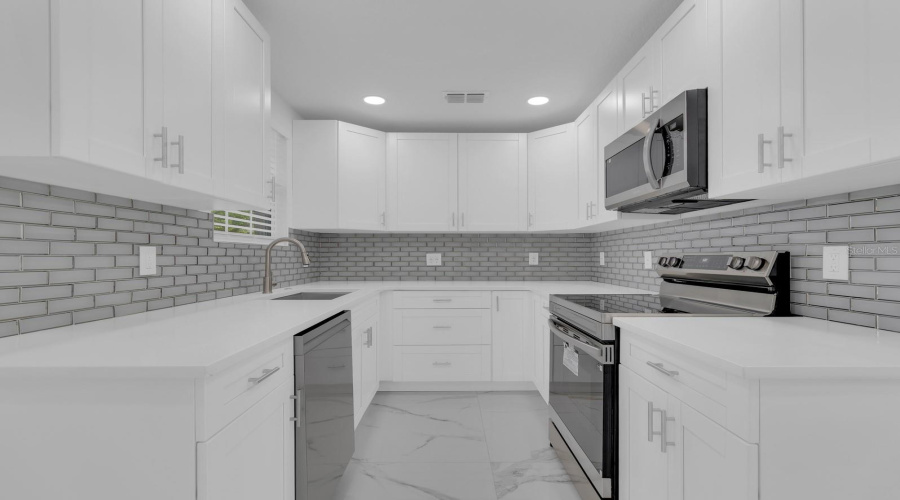 Orlando, Florida 32817, 2 Bedroom Bedrooms, ,2 Bathroombathrooms,Residential,For Sale,Vincent,0,Mfro6425543