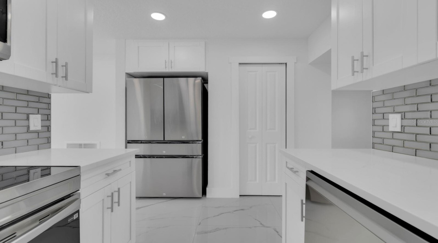 Orlando, Florida 32817, 2 Bedroom Bedrooms, ,2 Bathroombathrooms,Residential,For Sale,Vincent,0,Mfro6425543