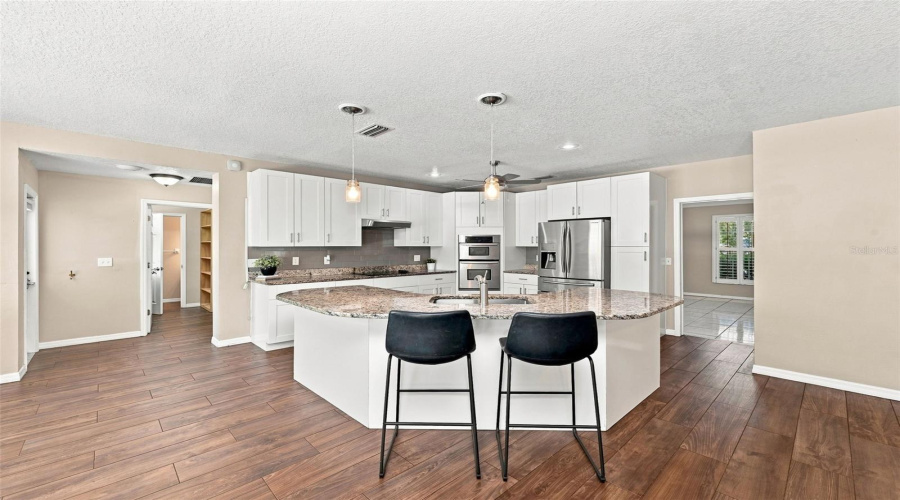 Apopka, Florida 32712, 6 Bedroom Bedrooms, ,4 Bathroombathrooms,Residential,For Sale,Valley Pine,0,Mfro6408227