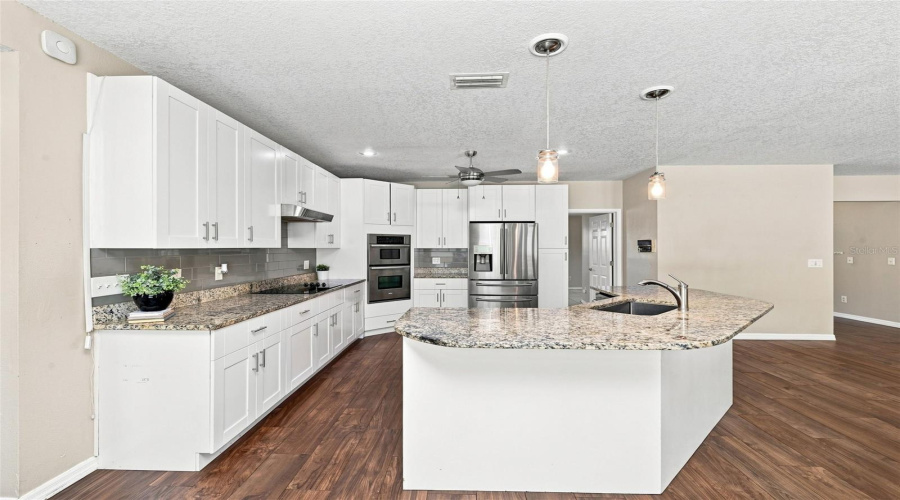 Apopka, Florida 32712, 6 Bedroom Bedrooms, ,4 Bathroombathrooms,Residential,For Sale,Valley Pine,0,Mfro6408227