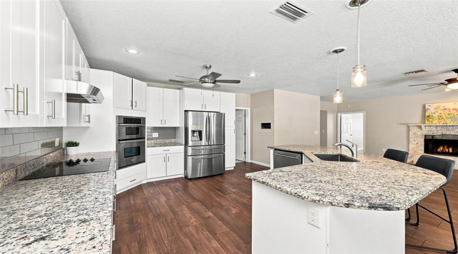 Apopka, Florida 32712, 6 Bedroom Bedrooms, ,4 Bathroombathrooms,Residential,For Sale,Valley Pine,0,Mfro6408227