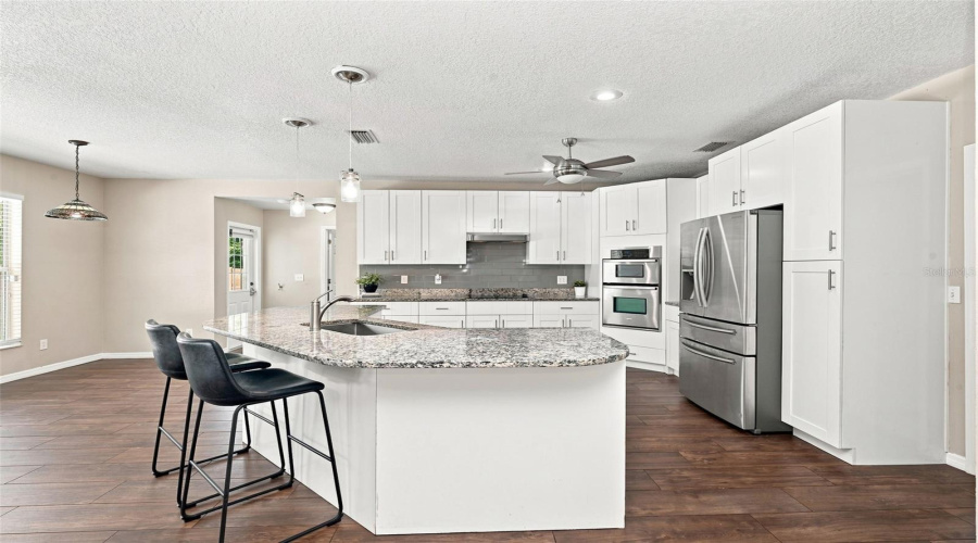 Apopka, Florida 32712, 6 Bedroom Bedrooms, ,4 Bathroombathrooms,Residential,For Sale,Valley Pine,0,Mfro6408227