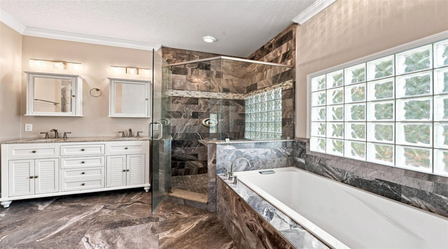 Primary En Suite