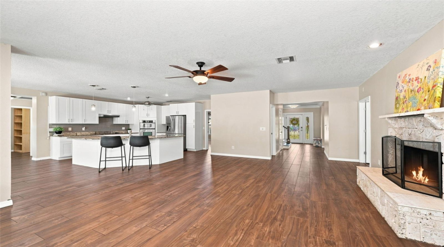 Open Floor Plan!