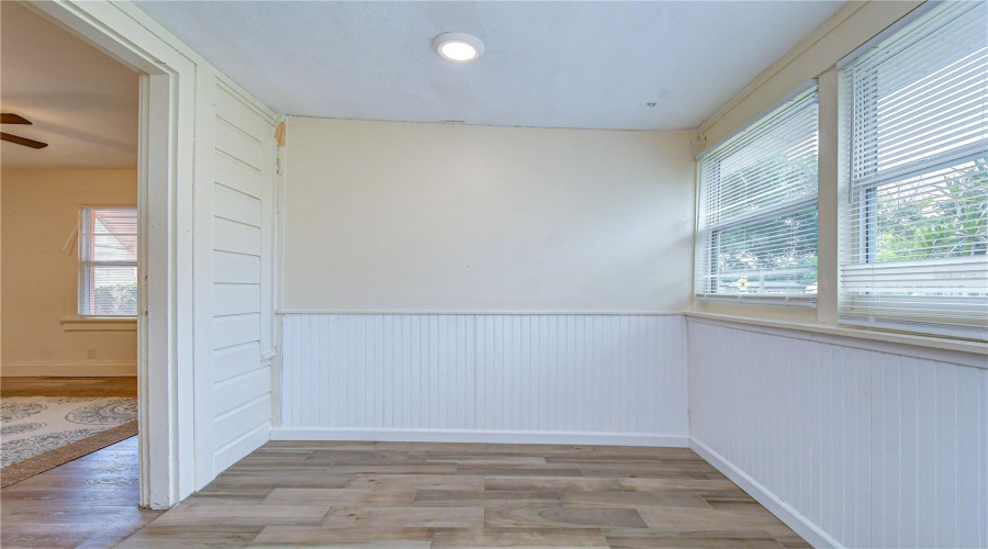 Gulfport, Florida 33707, 2 Bedroom Bedrooms, ,1 Bathroombathrooms,Residential,For Sale,15Th,0,Mfrtb8528873