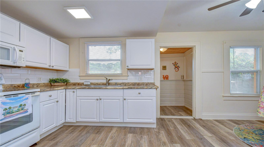 Gulfport, Florida 33707, 2 Bedroom Bedrooms, ,1 Bathroombathrooms,Residential,For Sale,15Th,0,Mfrtb8528873