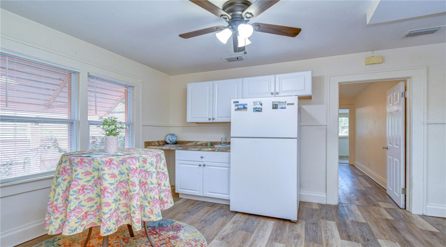 Gulfport, Florida 33707, 2 Bedroom Bedrooms, ,1 Bathroombathrooms,Residential,For Sale,15Th,0,Mfrtb8528873