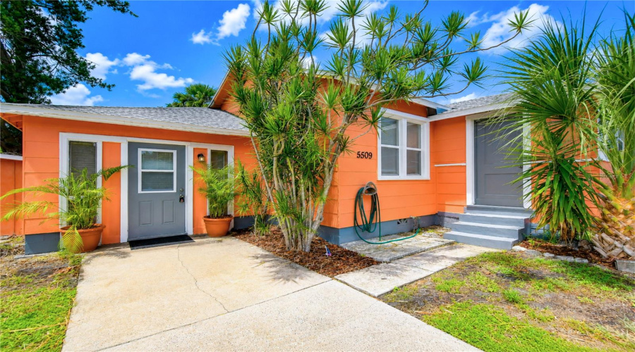 Gulfport, Florida 33707, 2 Bedroom Bedrooms, ,1 Bathroombathrooms,Residential,For Sale,15Th,0,Mfrtb8528873