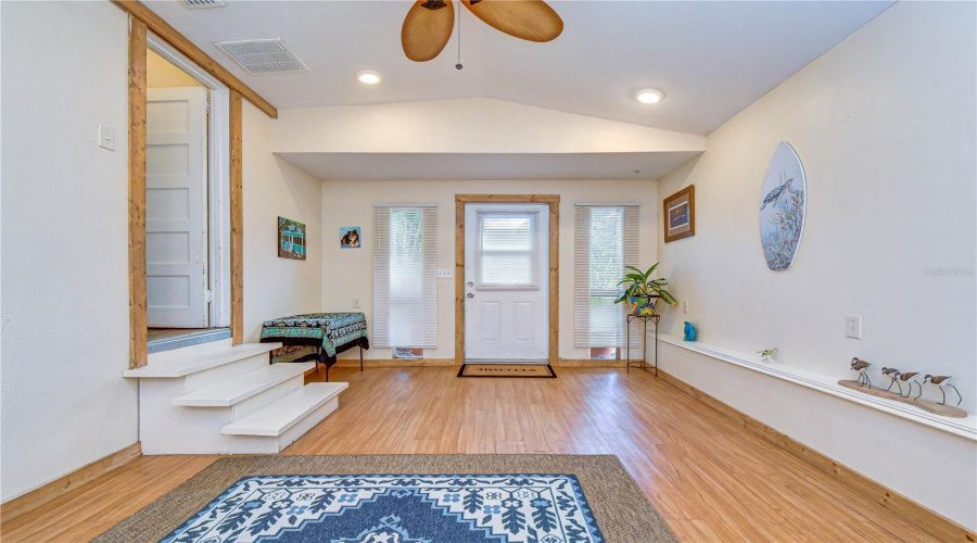 Gulfport, Florida 33707, 2 Bedroom Bedrooms, ,1 Bathroombathrooms,Residential,For Sale,15Th,0,Mfrtb8528873