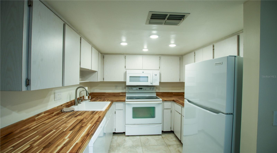 Palm Harbor, Florida 34684, 2 Bedroom Bedrooms, ,2 Bathroombathrooms,Residential,For Sale,Shelly,0,Mfrtb8542922