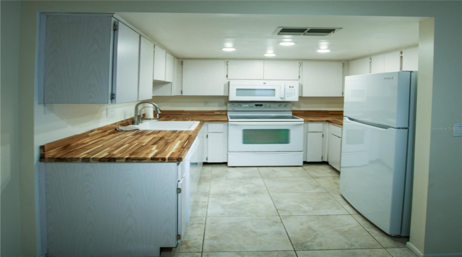 Palm Harbor, Florida 34684, 2 Bedroom Bedrooms, ,2 Bathroombathrooms,Residential,For Sale,Shelly,0,Mfrtb8542922