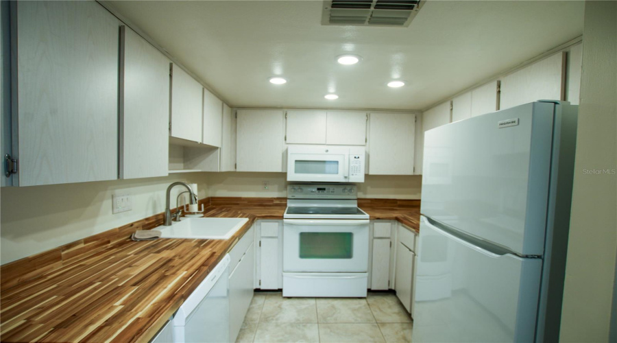 Palm Harbor, Florida 34684, 2 Bedroom Bedrooms, ,2 Bathroombathrooms,Residential,For Sale,Shelly,0,Mfrtb8542922