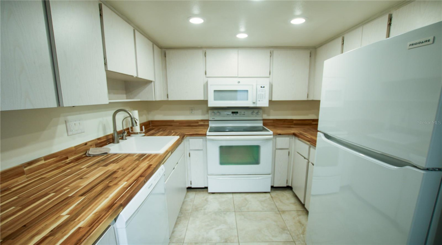 Palm Harbor, Florida 34684, 2 Bedroom Bedrooms, ,2 Bathroombathrooms,Residential,For Sale,Shelly,0,Mfrtb8542922