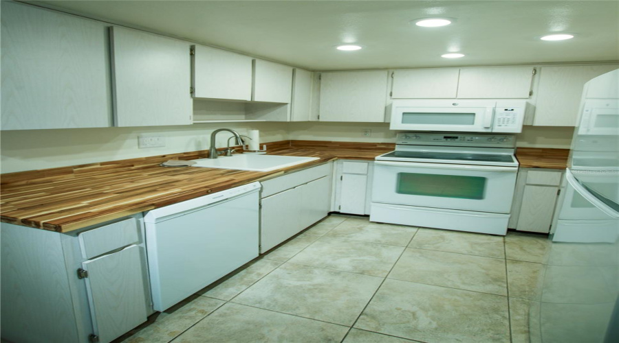 Palm Harbor, Florida 34684, 2 Bedroom Bedrooms, ,2 Bathroombathrooms,Residential,For Sale,Shelly,0,Mfrtb8542922