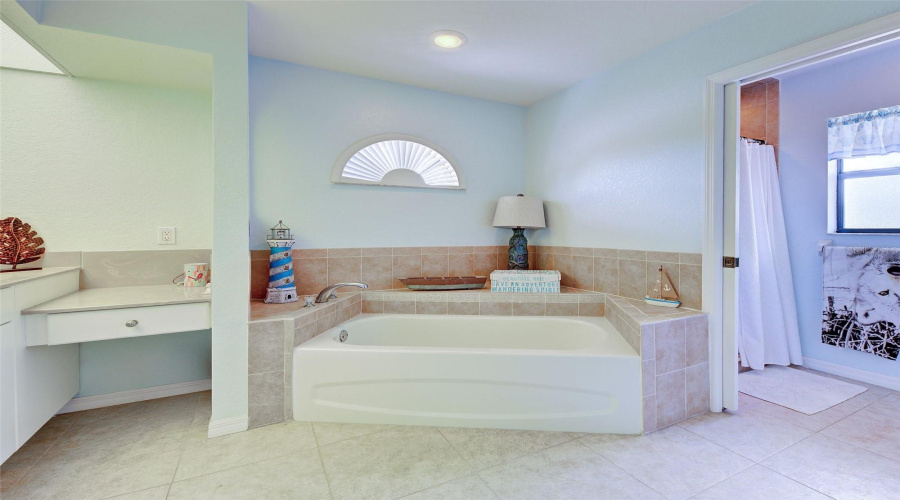 Primary Bathroom, Garden Tub, Water Closet, Separte Shower, Make Up Vanity