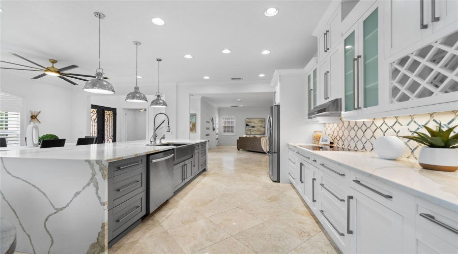 Tampa, Florida 33609, 4 Bedroom Bedrooms, ,3 Bathroombathrooms,Residential,For Sale,Beachway,0,Mfrtb8529477