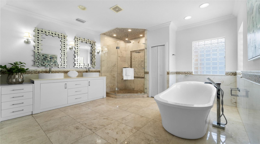 Tampa, Florida 33609, 4 Bedroom Bedrooms, ,3 Bathroombathrooms,Residential,For Sale,Beachway,0,Mfrtb8529477