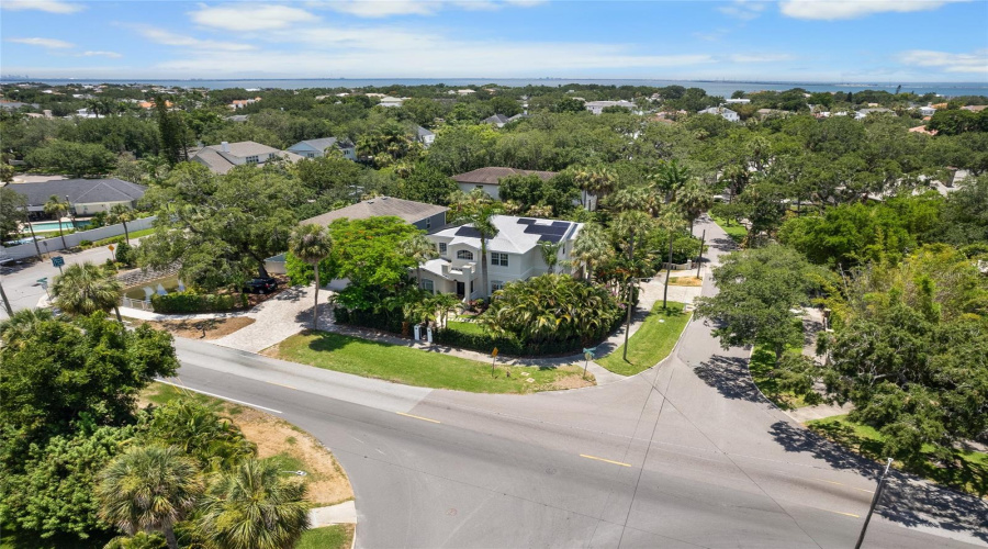 Tampa, Florida 33609, 4 Bedroom Bedrooms, ,3 Bathroombathrooms,Residential,For Sale,Beachway,0,Mfrtb8529477