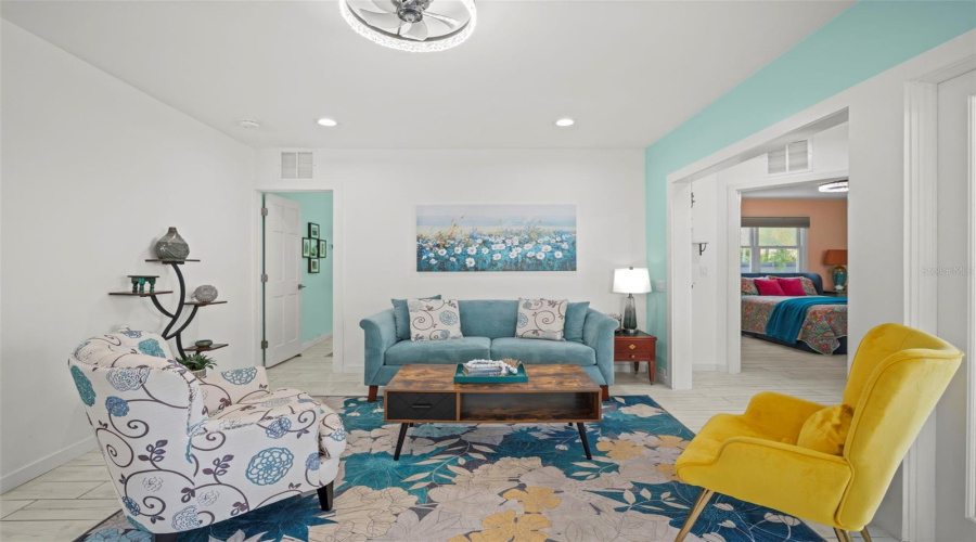 Sarasota, Florida 34236, 2 Bedroom Bedrooms, ,2 Bathroombathrooms,Residential,For Sale,Laurel,0,Mfrtb8542263