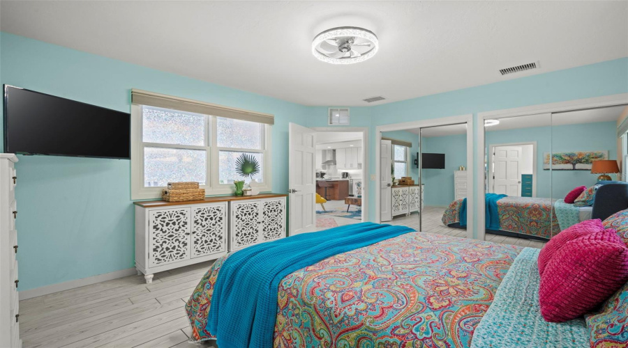 Sarasota, Florida 34236, 2 Bedroom Bedrooms, ,2 Bathroombathrooms,Residential,For Sale,Laurel,0,Mfrtb8542263