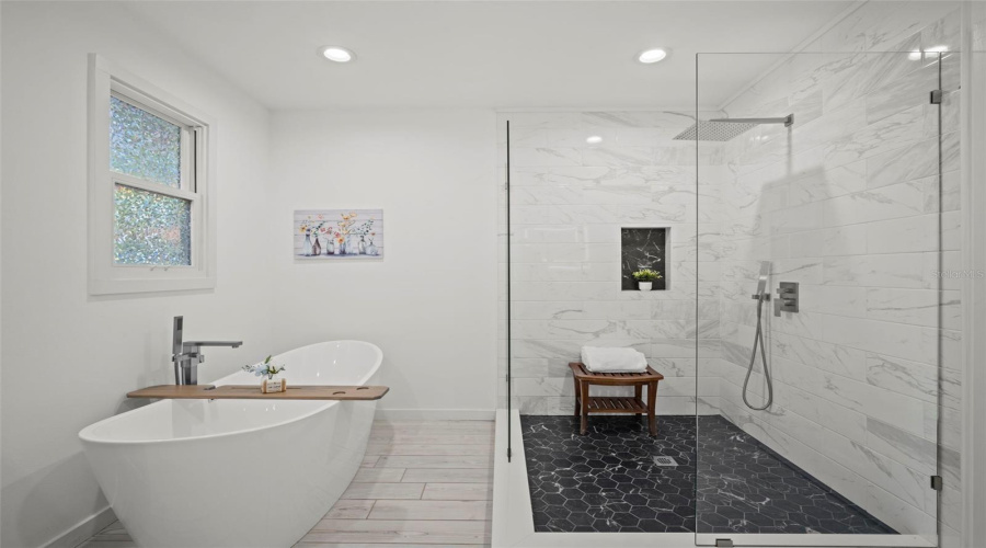 Sarasota, Florida 34236, 2 Bedroom Bedrooms, ,2 Bathroombathrooms,Residential,For Sale,Laurel,0,Mfrtb8542263