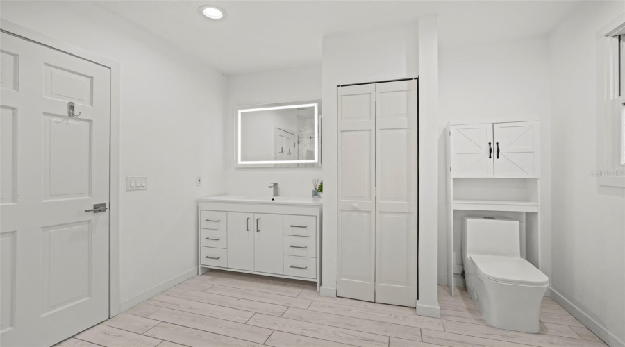 Sarasota, Florida 34236, 2 Bedroom Bedrooms, ,2 Bathroombathrooms,Residential,For Sale,Laurel,0,Mfrtb8542263