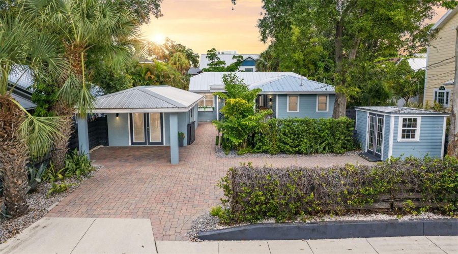 Sarasota, Florida 34236, 2 Bedroom Bedrooms, ,2 Bathroombathrooms,Residential,For Sale,Laurel,0,Mfrtb8542263