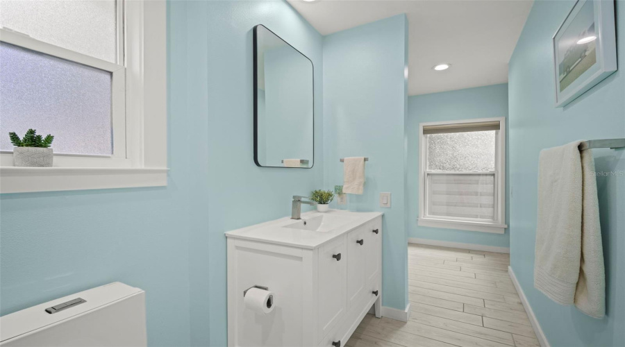 Sarasota, Florida 34236, 2 Bedroom Bedrooms, ,2 Bathroombathrooms,Residential,For Sale,Laurel,0,Mfrtb8542263