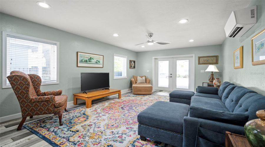 Sarasota, Florida 34236, 2 Bedroom Bedrooms, ,2 Bathroombathrooms,Residential,For Sale,Laurel,0,Mfrtb8542263
