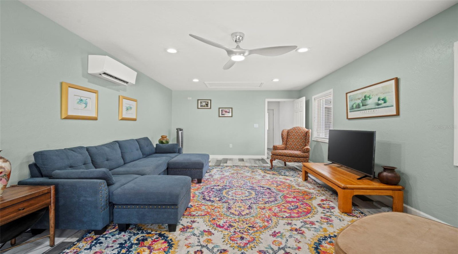 Sarasota, Florida 34236, 2 Bedroom Bedrooms, ,2 Bathroombathrooms,Residential,For Sale,Laurel,0,Mfrtb8542263