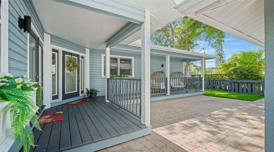 Sarasota, Florida 34236, 2 Bedroom Bedrooms, ,2 Bathroombathrooms,Residential,For Sale,Laurel,0,Mfrtb8542263