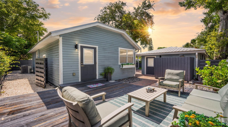 Sarasota, Florida 34236, 2 Bedroom Bedrooms, ,2 Bathroombathrooms,Residential,For Sale,Laurel,0,Mfrtb8542263