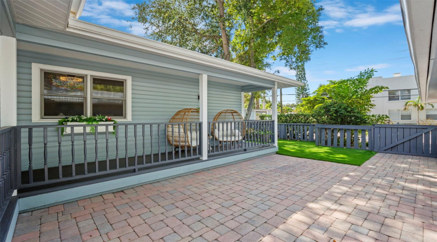 Sarasota, Florida 34236, 2 Bedroom Bedrooms, ,2 Bathroombathrooms,Residential,For Sale,Laurel,0,Mfrtb8542263