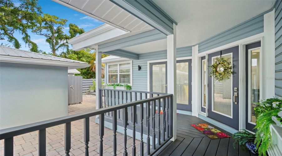 Sarasota, Florida 34236, 2 Bedroom Bedrooms, ,2 Bathroombathrooms,Residential,For Sale,Laurel,0,Mfrtb8542263