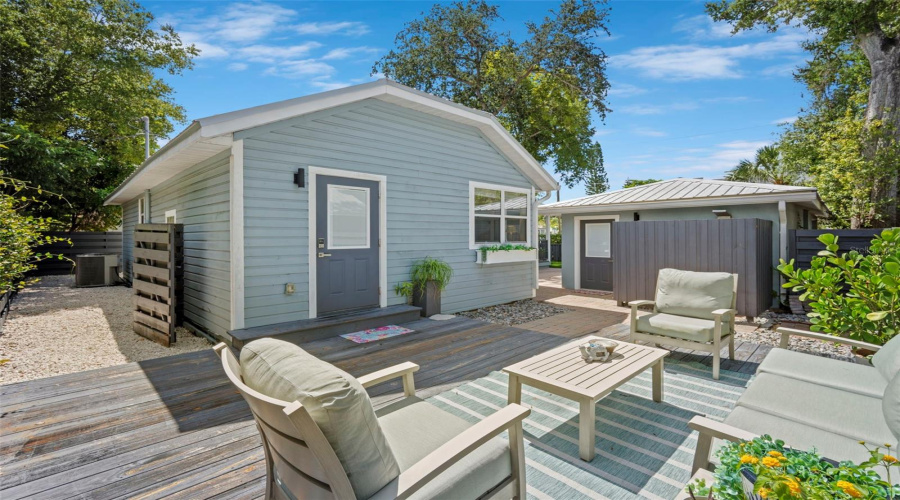Sarasota, Florida 34236, 2 Bedroom Bedrooms, ,2 Bathroombathrooms,Residential,For Sale,Laurel,0,Mfrtb8542263