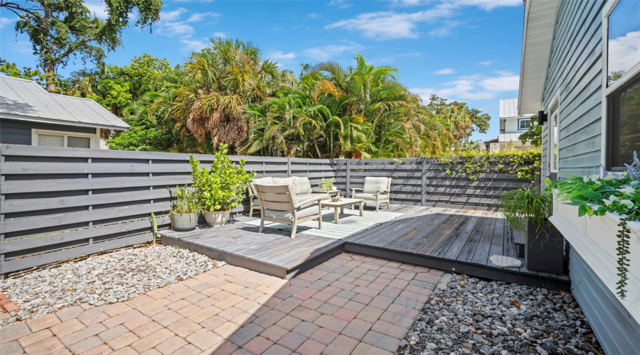 Sarasota, Florida 34236, 2 Bedroom Bedrooms, ,2 Bathroombathrooms,Residential,For Sale,Laurel,0,Mfrtb8542263