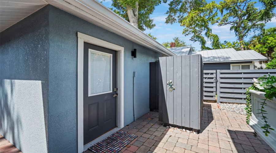 Sarasota, Florida 34236, 2 Bedroom Bedrooms, ,2 Bathroombathrooms,Residential,For Sale,Laurel,0,Mfrtb8542263