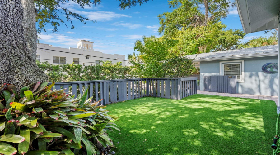 Sarasota, Florida 34236, 2 Bedroom Bedrooms, ,2 Bathroombathrooms,Residential,For Sale,Laurel,0,Mfrtb8542263