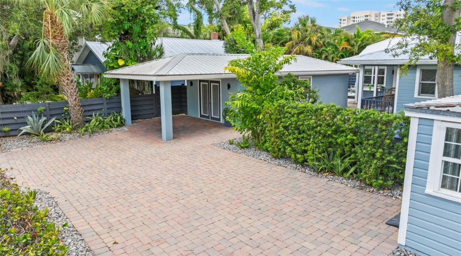 Sarasota, Florida 34236, 2 Bedroom Bedrooms, ,2 Bathroombathrooms,Residential,For Sale,Laurel,0,Mfrtb8542263