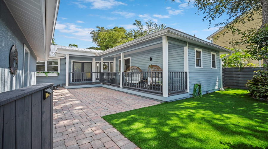 Sarasota, Florida 34236, 2 Bedroom Bedrooms, ,2 Bathroombathrooms,Residential,For Sale,Laurel,0,Mfrtb8542263